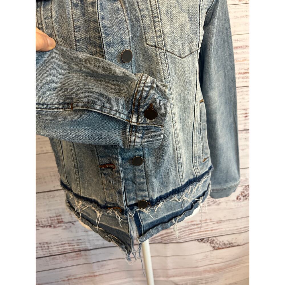 Kut from the Kloth Distressed
Raw Hem Light Blue Denim Kara Frayed Hem Jacket L - Picture 4 of 14